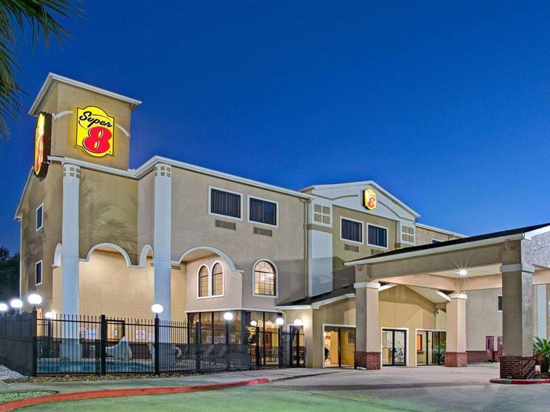 Red Lion Inn & Suites Iah Airport East Humble Exterior photo