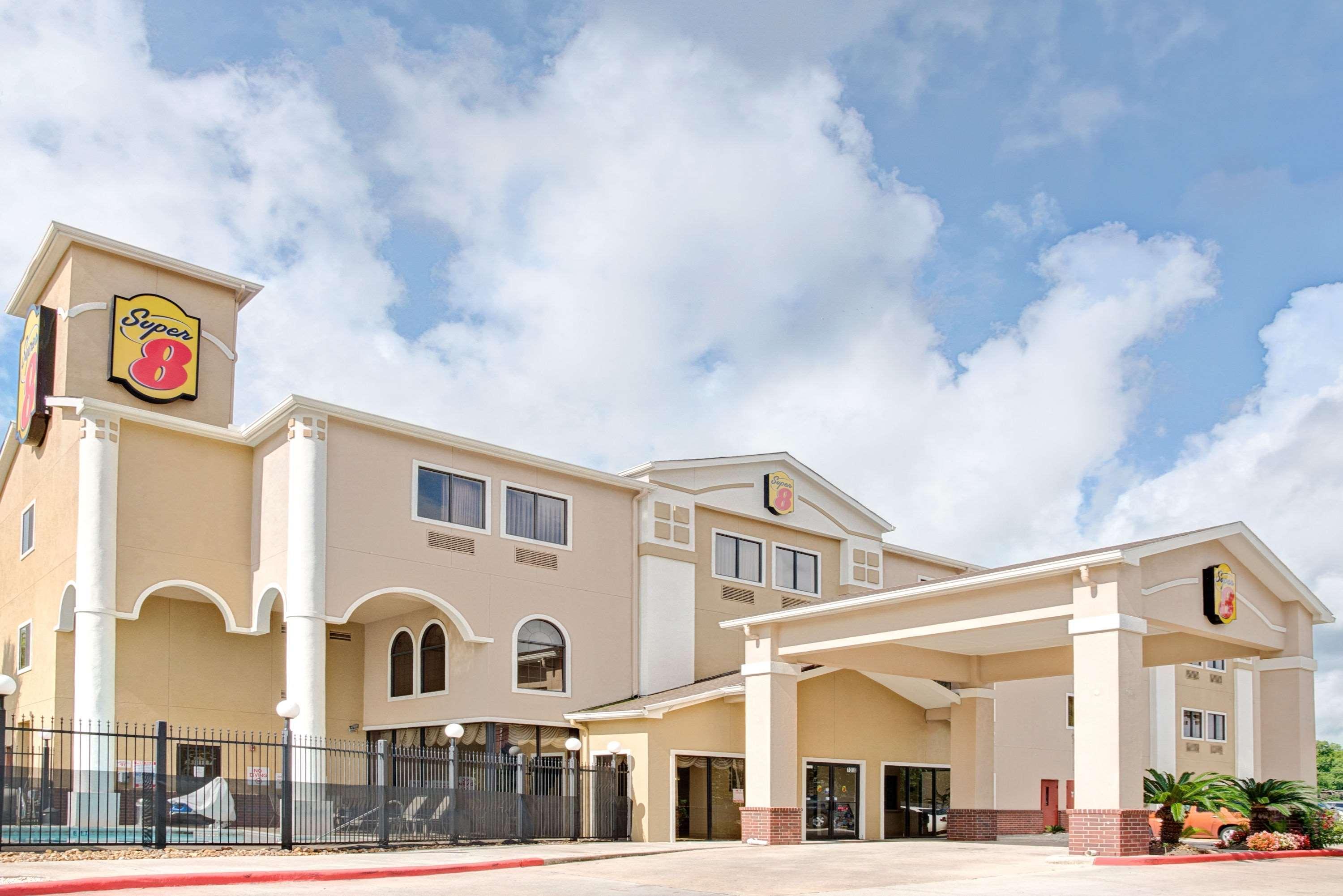 Red Lion Inn & Suites Iah Airport East Humble Exterior photo