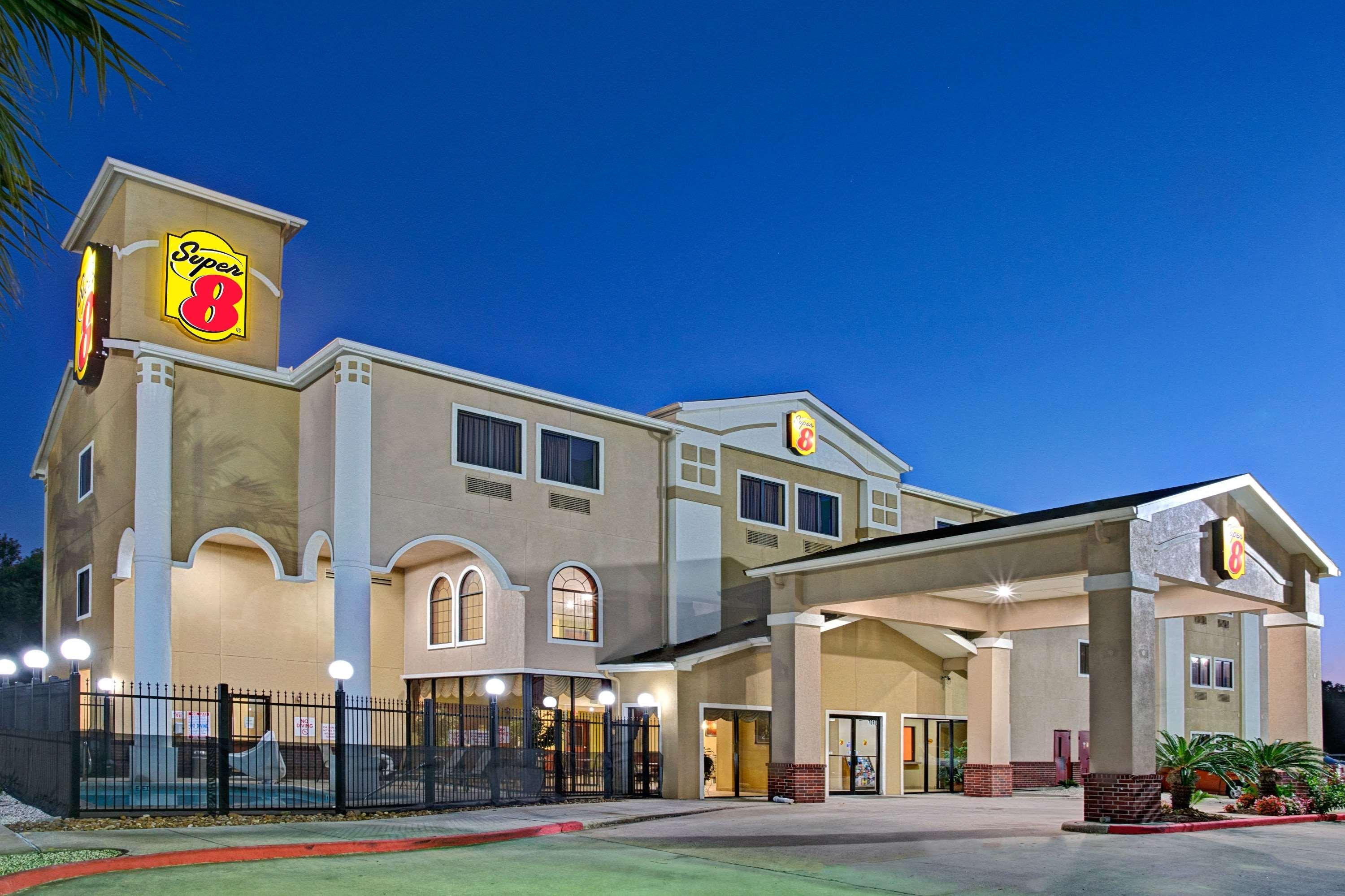 Red Lion Inn & Suites Iah Airport East Humble Exterior photo