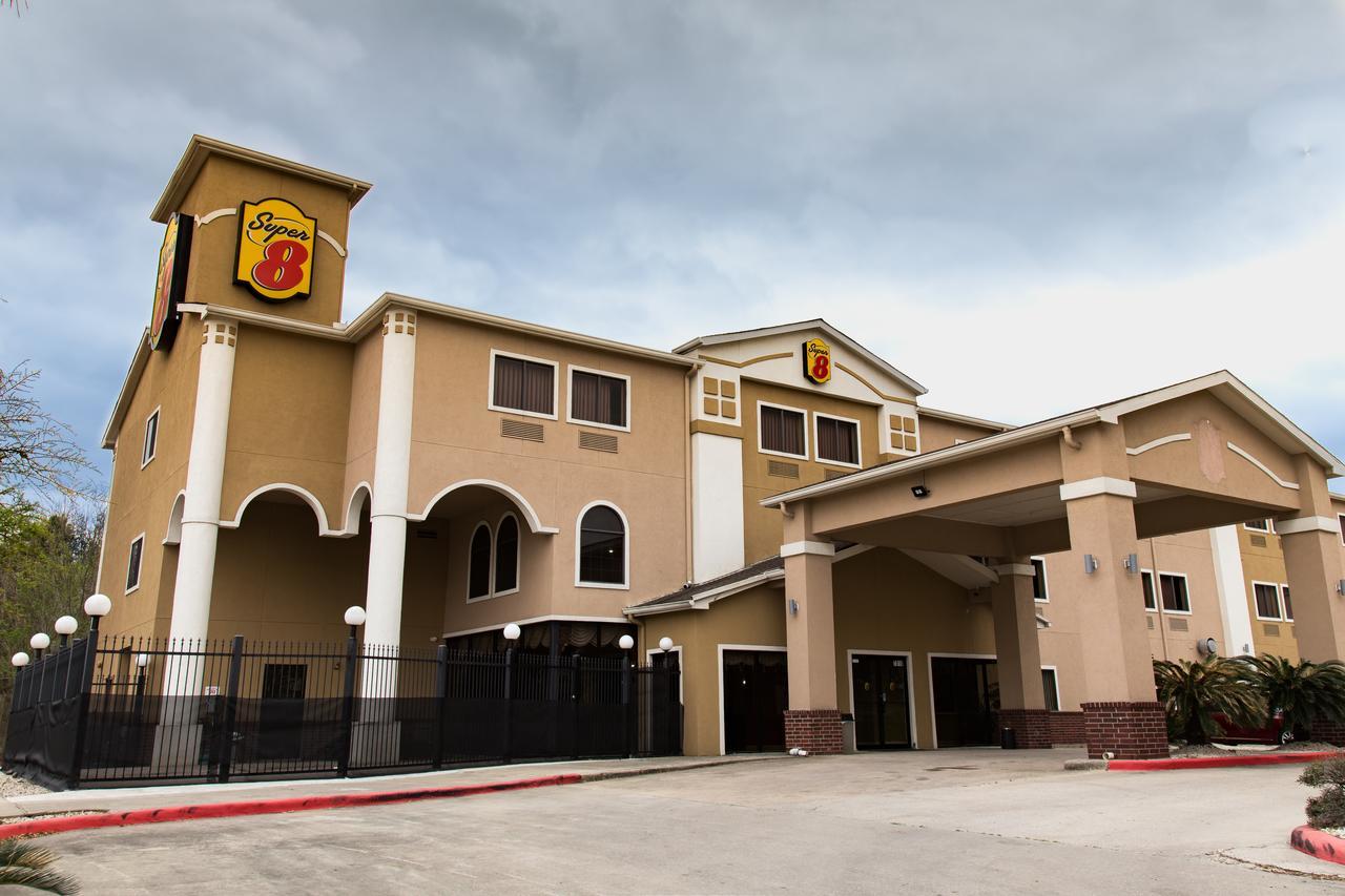 Red Lion Inn & Suites Iah Airport East Humble Exterior photo