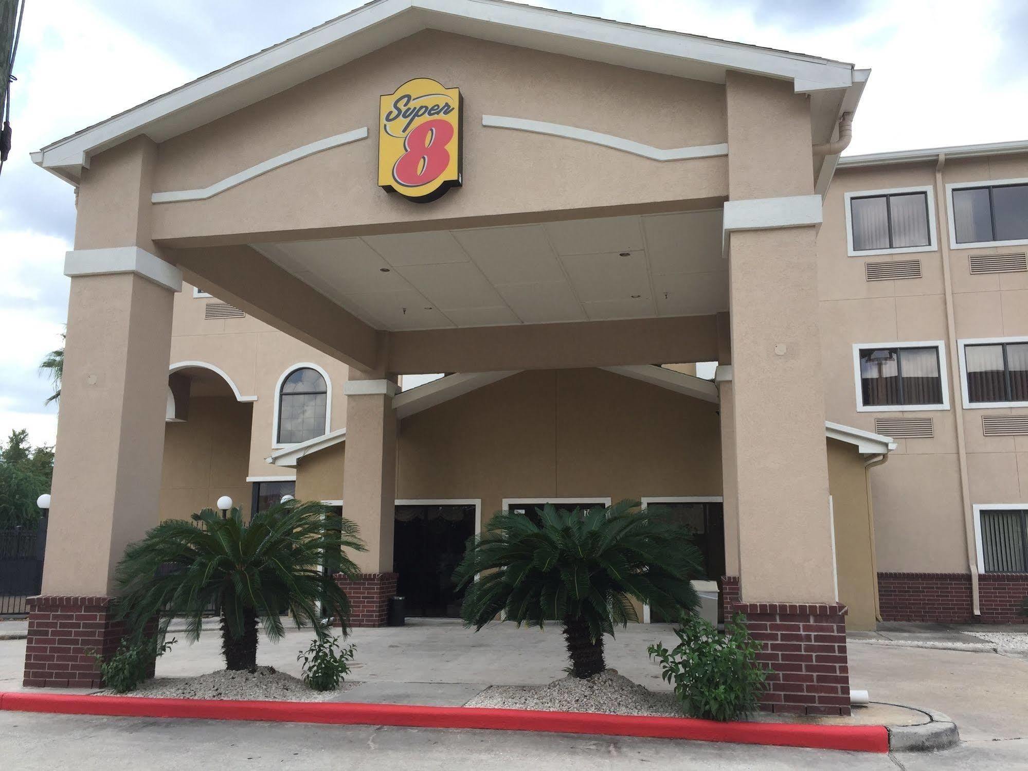 Red Lion Inn & Suites Iah Airport East Humble Exterior photo