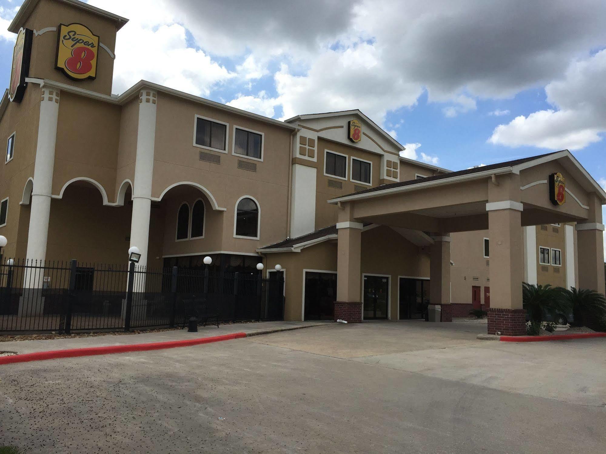 Red Lion Inn & Suites Iah Airport East Humble Exterior photo